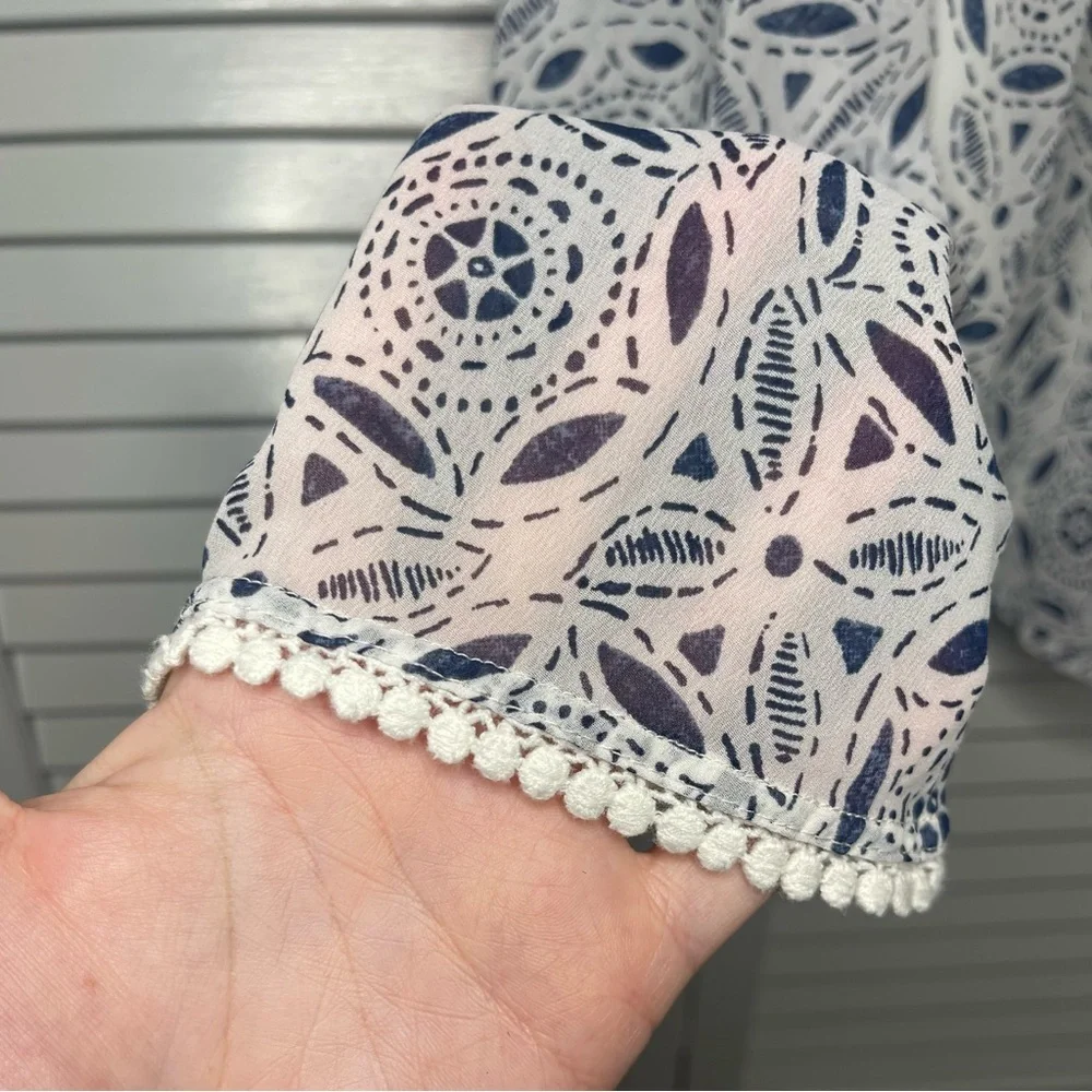 Abercrombie & Fitch Patterned Cold Shoulder Top - Picture 4 of 6